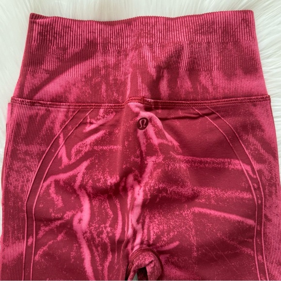 Lululemon Ebb to Street 25 Chianti New Year’s Leggings 2 - Picture 3 of 3